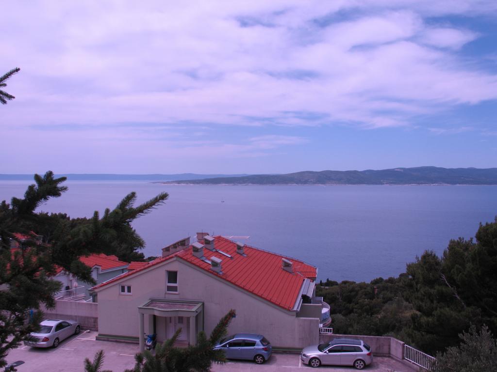 Apartments Lorenco Brela Bagian luar foto